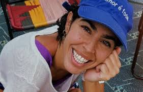 Bela Gil faz homenagem para babá: 'te amo para sempre'