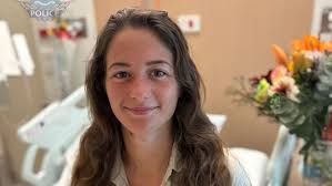 Mochileira alemã é resgatada após 12 dias perdida em área remota da  AustráliaMochileira alemã é resgatada após 12 dias perdida em área remota  da Austrália