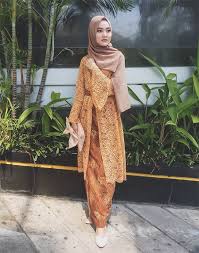 Maybe you would like to learn more about one of these? 40 Model Kebaya Muslim Yang Stylish Dan Trendi Untuk Kondangan Updated 2021 Bukareview