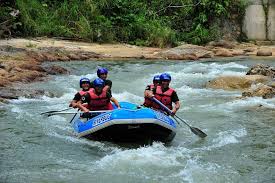 Ia juga hanya 15 minit memandu dari sungai kampar yang juga merupakan tumpuan para pelancong untuk aktiviti berkayak atau berakit merentasi jeram. Rafting Sungai Kampar Perak Utk 2021 Diskaun