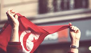 En 1999, une nouvelle règlementation a été mise en œuvre pour déterminer ses proportions. Le Drapeau Tunisien Fete Son 192e Anniversaire