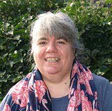 Liz Hodges's Instagram, Twitter & Facebook