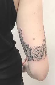 Anna Bravo Is Russian Tattoo Artist Located In Paris Her Amazing Black And Gray Flower Tattoos Are So Floral Arm Tattoo Tattoos Black And Grey Tattoos Sleeve
