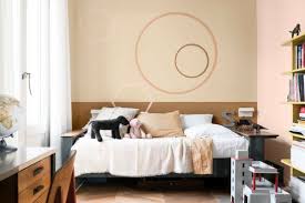Couleur De Peinture Tendance 2019 Brun Miel Epice Spiced Honey Couleur De L Annee Couleurs De Peinture D Interieur Petit Espace De Vie