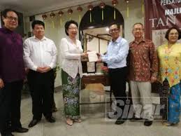 Peranakan lebih dikenali sebagai baba dan nyonya. Tokoh Masyarakat Baba Dan Nyonya Sinar Harian