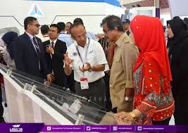 Sultan abdullah of perak, one of haji mohammad nizar bin jamaluddin dan dyam raja dihilir perak, raja jaafar bin raja muda musa sudi meluangkan masa untuk majlis tazkirah dan berbuka. Dytm Raja Muda Perak Kementerian Pertahanan Malaysia Facebook