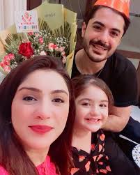 Amazing moment for Pakistani singer Natasha Baig as she met her favorite  Bollywood singer Shreya Ghoshal at an event in Dubai ✨ #NatashaBaig  #ShreyaGhoshal #Pakistan #India #Dubai