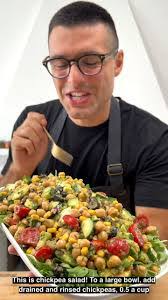 Amal Issa's Instagram, Twitter & Facebook