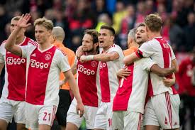 Ajax 1:2 című videót toffi.sagvan nevű felhasználó töltötte fel a(z) sport kategóriába. Title Race Back On As 10 Man Ajax Overcome Psv To Narrow Gap At Top Dutchnews Nl