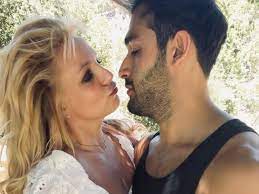 Britney spears' boyfriend sam asghari took to social media on wednesday (dec. Britney Spears Gets Cosy With Boyfriend Sam Asghari In A Loved Up Post See Photo Pinkvilla