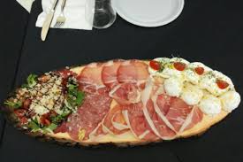✅ homelook.it è una grande piattaforma per interior design in italia che facilita la ricerca dei mobili, accessori e complementi d'arredo. Risultati Immagini Per Taglieri Di Salumi Taglieri Antipasti