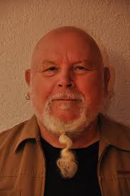 Ho ho ho! Mais regardez ce que notre ami Louis Bertignac Officiel a en main  ?? Notre nouvel album est ARRIVÉ ❤️ ! C'est Noël avant l'heure 🎅 ! Et vous  savez