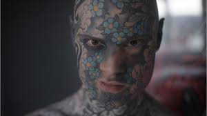 Les guiness world record ont décerné cette année un nouveau record pour la performance de l'homme le plus musclé au monde. Un Professeur Des Ecoles Entierement Tatoue Ne Peut Plus Exercer En Maternelle Femme Actuelle Le Mag