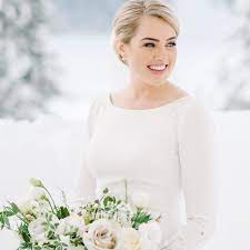 A pretty christmas wedding bouquet of white blooms, berries, frostted berries and pinecones is a nice fit for a christmas bride. 15 Gorgeous Winter Wedding Bouquets