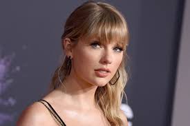 As ginny, georgia and young austin are moving into their new house, marcus, who is seen as a bit of a rebel, is being shouted at by his mother and is seen sneaking out of his bedroom window that. Why Is Taylor Swift Going To War Against Ginny And Georgia Film Daily