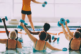 Top 10 Benefits of Water Aerobics - SwimOutlet.com