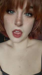 the bangs are back baby! They somehow always make me feel sexy AF #redhair  #bangs #amber #ambercross