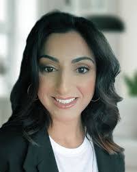 Jennifer Perrone's Instagram, Twitter & Facebook