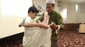 Keduanya didahului dengan memakai pakaian ihram di miqat (tempat) yang telah ditentukan dan diakhiri dengan tahallul (bercukur). Manasik Sarana Umrah Program Umrah Akhir Tahun 2019
