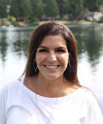 Angela Deters's Instagram, Twitter & Facebook