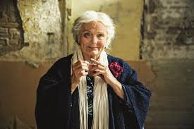 Hebe maria monteiro de camargo ravagnani (taubaté, 8 de março de 1929 — são paulo, 29 de setembro de 2012) 5 6 foi uma apresentadora, cantora, radialista, humorista e atriz brasileira. Bild Zu Ruth Maria Kubitschek Frau Ella Bild Ruth Maria Kubitschek Filmstarts De