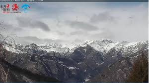 Here it shows a village for tourists, another time you can watch the mountains and natural surroundings, and for the third time you can see the road at all. Webcam Alpe Di Mera Piemont Italie Vision Environnement