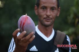 تونس_تنتج منظمة تونس تنتج تزور الشاب برار السالمي الذي نجح للموسم الثاني  على التوالي بامكانياته المتواضعة في انتاج ثمار المانجو في ضيعته الصغيرة  بمنطقة المرج بالزوارع التابعة لمعتمدية نفزة بباجة . تجربة