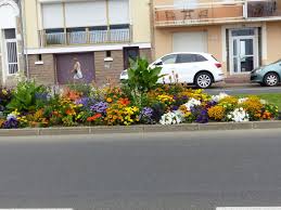 Bravo Aux Jardiniers De La Ville Des Sables D Olonne Qui Sont Des Vrais Artistes Blogs Des Amis Les Sables D Olonne La Gazette Et Villa