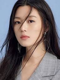 Nothing speaks of sincerity like giving your life for a cause you believe in. Jun Ji Hyun Has Been Called Stingy By Netizens For Reducing Her Tenants Rents By 10