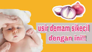 Bayi berumur 2 bulan memang masih rentan dengan perubahan suhu, cuaca dan lingkungan. Cara Mengatasi Demam Pada Bayi Mengobati Demam Pada Bayi Dengan Bawang Merah Youtube