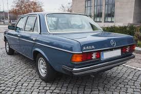 Sie stehen für eine längste vergangene eleganz, die auch heute noch weiterlebt. Mercedes W123 Als Familienkutsche Oldtimer Im Alltag