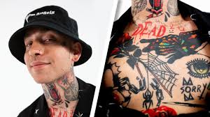 Se comenzó a notar que el cantante se toma la tinta un poco a la ligera. Watch Tattoo Tour Blackbear Breaks Down His Tattoos Gq Video Cne Gq Com Gq