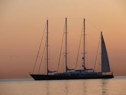 Mais si le yacht de bernard tapie a très vite trouvé preneur, la vente a bien failli ne pas se faire. The Phocea Bernard Tapie S Former Boat Victim Of A Fire In Malaysia