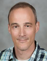 Chemical and bonding analysis of liquids using liquid cell electron  microscopy