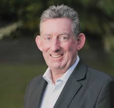 Stuart Hutton's Instagram, Twitter & Facebook