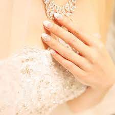 ブライダルネイル この時初めてネイルサロンに行ったのです 王道の白いフレンチにしました 14 07 19 結婚式 ブライダルネイル ジェルネイル フレンチ フレンチネイル ウェディングドレス instagram posts engagement engagement rings