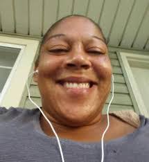 Sandra Lloyd's Instagram, Twitter & Facebook