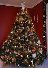 Most of the victorian christmas decorations ideas featured here are for a daytime christmas tree where lights are not used. Top Victorian Christmas Tree Decoration Ideas Christmas Celebration All About Christmas Victorian Christmas Tree Victorian Christmas Decorations Christmas Tree Decorations Diy