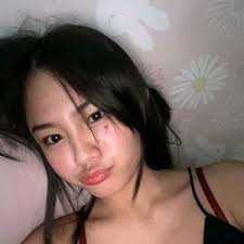 April Lia (@april.lia2363)