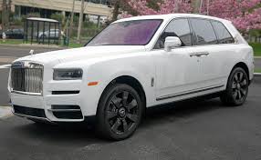 2019 Rolls Royce Cullinan In Arctic White Front Left Rolls Royce Cullinan Wikipedia Rolls Royce Cullinan Rolls Royce White Rolls Royce