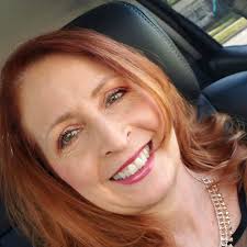 Erin in action during her last day of #PersonalColorAnalysis training. She  is draping her client for her photo. #BrightWinter #ColorAnalysis  #ColorAnalyst #12ToneColorAnalysis #PCA #ColorAnalysisTraining  #ImageConsultant