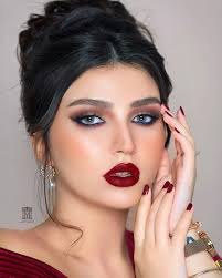 Lyan Nasser ليان ناصر On Instagram مساء الـ وحشتوني من بعد هالغيبة رجعت لكم بلوك غريب كحل ازرق مع ايلاينر قلتري ملون وروج Beauty Make Up Makeup