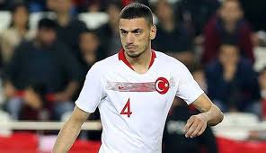 Merih demiral (born 5 march 1998) is a turkish professional footballer who plays as a defender for serie a club juventus and the turkey national team. Merih Demiral Aslen Nerelidir Kac Yasindadir Sonhaberler