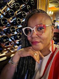 A #shareonsaturday from Jen Ellen who wore this great Bondi Top made with  Kaffe fabrics for her FB Live presentation this morning. Many of you  probably know Jen as your point of