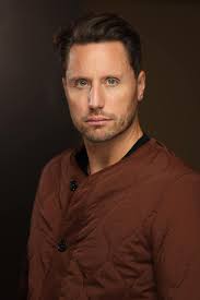 Hello everyone I hope you're all well and living the dream. My name is Tom,  and I have been doing SA, featured, stand-in and walk-on work since May  this year. I'm really