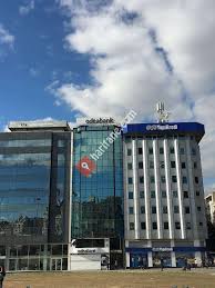 Yapı kredi bankası atm 'sinden para yatırmak için eğer bankaya ait bir hesap kartınız yoksa bankamatik üzerinde bulunan giriş tuşuna basın. Yapi Kredi Taksim Meydan Atm Beyoglu