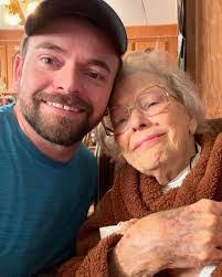 Annette Padilla's Instagram, Twitter & Facebook