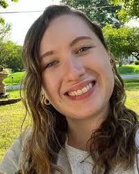 Laurie Manns's Instagram, Twitter & Facebook