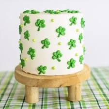 El día de san patricio se celebra a nivel mundial por todos los irlandeses e incluso por gente que no tiene ascendencia irlandesa. Khyajvkc2jowam