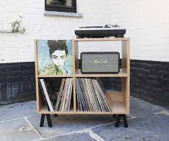 Meuble platine vinyle vintage couleur ébène et acier chromé avec supports enceintes. 47 Meubles Pour Ranger Des Vinyles